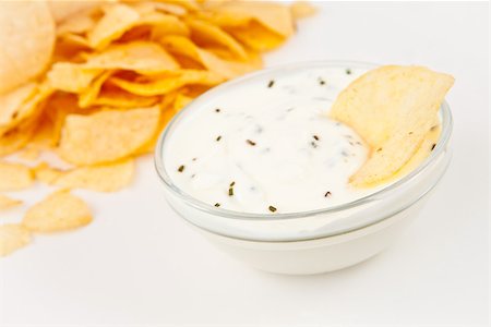 simsearch:400-06689258,k - Bowl of white dip with herbs beside chips Stock Photo - Budget Royalty-Free & Subscription, Code: 400-06689291