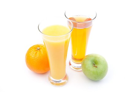 simsearch:400-06689686,k - Glass of apple juice near a glass of orange juice against white background Foto de stock - Super Valor sin royalties y Suscripción, Código: 400-06689656