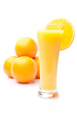 simsearch:400-06689686,k - Pile of oranges behind a glass of orange juice against white background Foto de stock - Super Valor sin royalties y Suscripción, Código: 400-06689651