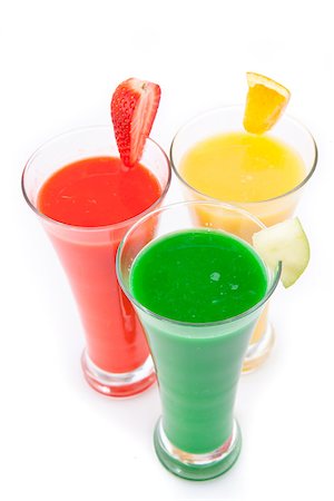 simsearch:400-06689686,k - Three glasses full of fruit juice with fruits pieces against white background Foto de stock - Super Valor sin royalties y Suscripción, Código: 400-06689670