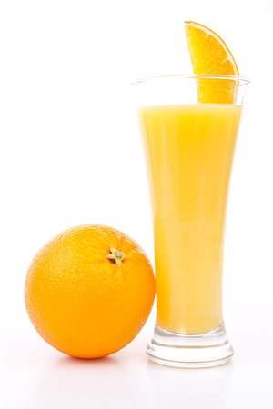 simsearch:400-06689686,k - Orange placed next to a glass of orange juice against white background Foto de stock - Super Valor sin royalties y Suscripción, Código: 400-06689671