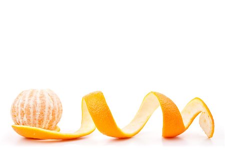 simsearch:400-06689686,k - Orange posed on a orange peel against white background Foto de stock - Super Valor sin royalties y Suscripción, Código: 400-06689687