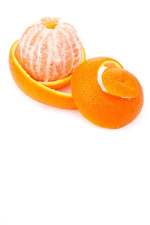 simsearch:400-06689686,k - Orange surrounded by an orange peel against white background Foto de stock - Super Valor sin royalties y Suscripción, Código: 400-06689689