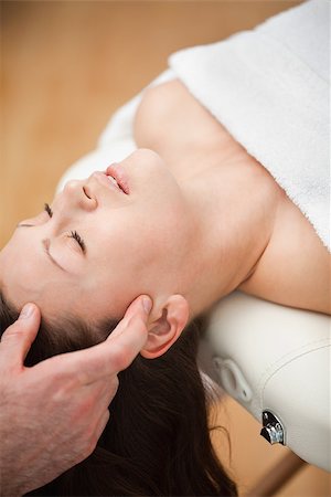 Woman lying on the back while being massaged on her head in a room Stockbilder - Microstock & Abonnement, Bildnummer: 400-06689779