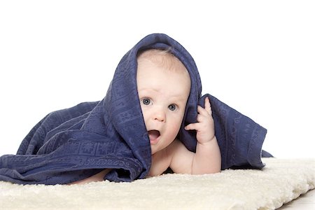 simsearch:614-03648659,k - Adorable happy baby in colorful towel on white background isolated Fotografie stock - Microstock e Abbonamento, Codice: 400-06694140