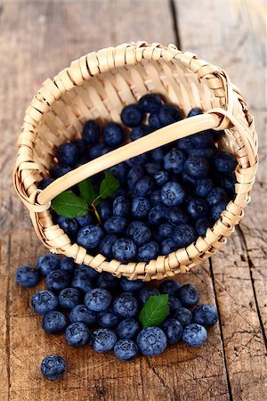 simsearch:400-06698338,k - Wooden basket full with blueberries, rustic style Stock Photo - Budget Royalty-Free & Subscription, Code: 400-06694220