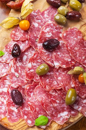 simsearch:400-06082979,k - Traditional Italian salami with olives - top view Photographie de stock - Aubaine LD & Abonnement, Code: 400-06694619