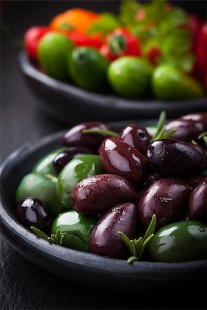 simsearch:700-02055931,k - Mixed olives with raw snack vegetable as antipasti Foto de stock - Super Valor sin royalties y Suscripción, Código: 400-06694629
