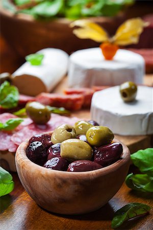 simsearch:400-06082979,k - Fresh olives with antipasto catering platter Photographie de stock - Aubaine LD & Abonnement, Code: 400-06694634