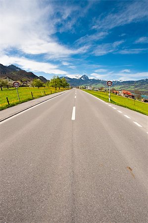 simsearch:400-06694787,k - Straight Road along the Lake in the Swiss Alps Photographie de stock - Aubaine LD & Abonnement, Code: 400-06694787