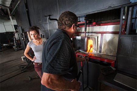 simsearch:400-06796868,k - Two glass artists putting object in hot kiln Foto de stock - Super Valor sin royalties y Suscripción, Código: 400-06696178