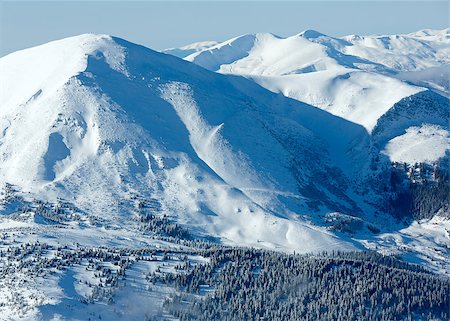 simsearch:400-07101023,k - Morning sunny winter mountain landscape with low-hanging clouds over ridge (Carpathian, Ukraine). Photographie de stock - Aubaine LD & Abonnement, Code: 400-06696258