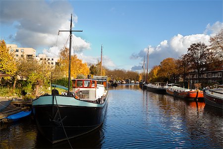 simsearch:400-06078495,k - boats on canal in Groningen duting golden sunny autumn Foto de stock - Super Valor sin royalties y Suscripción, Código: 400-06696776