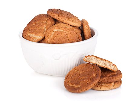 simsearch:400-07090594,k - Bowl of cookies. Isolated on white background Foto de stock - Super Valor sin royalties y Suscripción, Código: 400-06697292