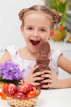 Young girl celebrating easter with large chocolate bunny Photographie de stock - Aubaine LD & Abonnement, Code: 400-06698061