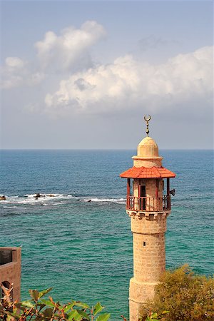 Vertical oriented image of old mosque's minaret and beautiful Mediterranean sea in Yafo in Israel. Photographie de stock - Aubaine LD & Abonnement, Code: 400-06698112