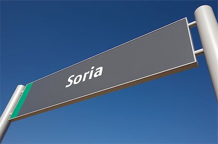 Signpost on a railway station with out of focus blue sky Foto de stock - Royalty-Free Super Valor e Assinatura, Número: 400-06699563