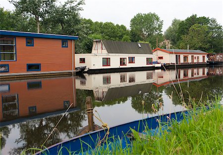 simsearch:400-05247157,k - luxury houseboats in a canal in Zwolle, netherlands Foto de stock - Super Valor sin royalties y Suscripción, Código: 400-06699675