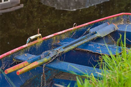 simsearch:400-04935476,k - old rowing boat with paddles in a canal Fotografie stock - Microstock e Abbonamento, Codice: 400-06699673