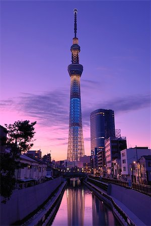 The Tokyo Sky Tree in Tokyo, Japan. Foto de stock - Super Valor sin royalties y Suscripción, Código: 400-06693088