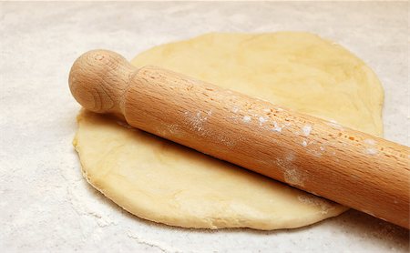 simsearch:400-06693299,k - Wooden rolling pin, ready to roll out fresh pastry on a floured surface Stockbilder - Microstock & Abonnement, Bildnummer: 400-06693295