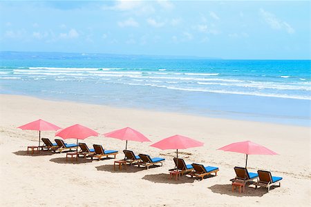 resort outdoor bed - View of nice tropical empty sandy beach with umbrellas and beach beds Foto de stock - Super Valor sin royalties y Suscripción, Código: 400-06700236
