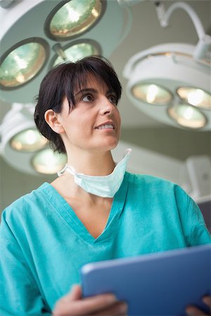 photo of patient in hospital in usa - Surgeon holding a tablet in a surgical room Stock Photo - Budget Royalty-Free & Subscription, Code: 400-06734104