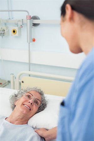 Patient smiling to a nurse in hospital ward Stock Photo - Budget Royalty-Free & Subscription, Code: 400-06734395