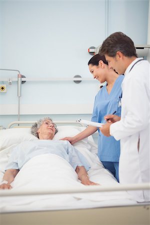 Doctor and nurse speaking to a patient in hospital ward Stock Photo - Budget Royalty-Free & Subscription, Code: 400-06734403