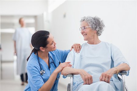 simsearch:400-07337135,k - Elderly patient looking at a nurse in hospital ward Stock Photo - Budget Royalty-Free & Subscription, Code: 400-06734424