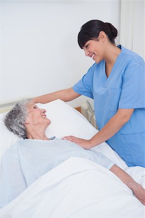 Nurse touching the shoulder of a patient in hospital ward Stock Photo - Budget Royalty-Free & Subscription, Code: 400-06734474