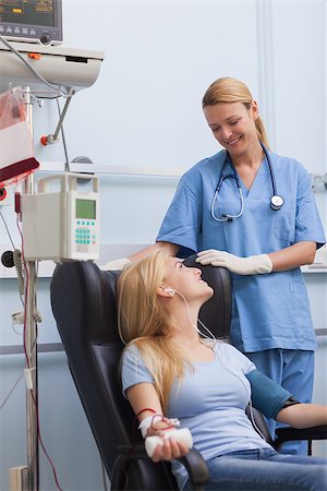 simsearch:400-06734658,k - Blood donor sitting next to a nurse in hospital ward Stock Photo - Budget Royalty-Free & Subscription, Code: 400-06734546