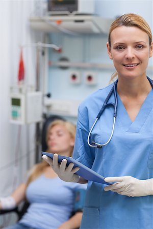 simsearch:400-06734658,k - Nurse holding a clipboard next to a patient in hospital ward Stock Photo - Budget Royalty-Free & Subscription, Code: 400-06734550