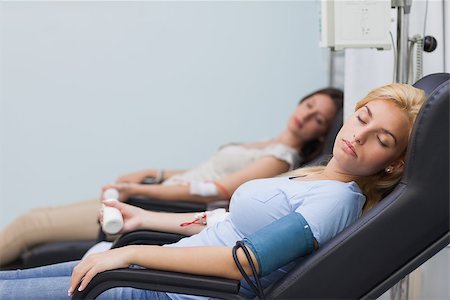 simsearch:400-06734658,k - Two patients asleep in hospital ward Stock Photo - Budget Royalty-Free & Subscription, Code: 400-06734573