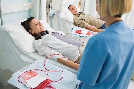 simsearch:400-06734658,k - Transfused patients smiling to a nurse in hospital ward Stock Photo - Budget Royalty-Free & Subscription, Code: 400-06734600