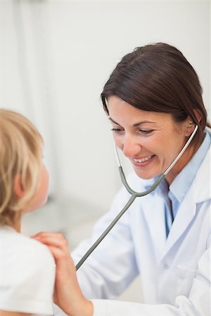 simsearch:400-06734647,k - Smiling doctor auscultating a child in examination room Stock Photo - Budget Royalty-Free & Subscription, Code: 400-06734643