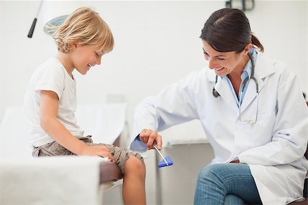 simsearch:400-06734647,k - Doctor testing reaction of a child leg in examination room Stock Photo - Budget Royalty-Free & Subscription, Code: 400-06734651