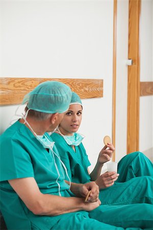 simsearch:400-06734621,k - Surgeons eating biscuits in hospital hallway Stock Photo - Budget Royalty-Free & Subscription, Code: 400-06734663
