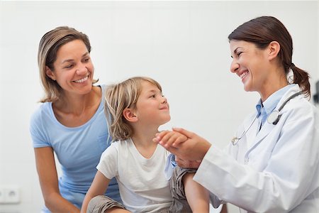 simsearch:400-06734647,k - Smiling doctor auscultating the forearm of a child in examination room Stock Photo - Budget Royalty-Free & Subscription, Code: 400-06734747