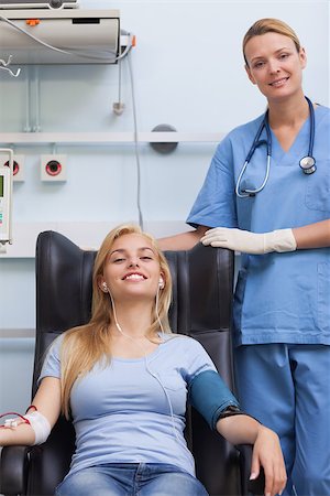 simsearch:400-06734658,k - Donor next to a nurse in hospital ward Stock Photo - Budget Royalty-Free & Subscription, Code: 400-06734818