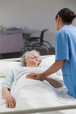 Nurse taking care of an elderly patient in hospital ward Stock Photo - Budget Royalty-Free & Subscription, Code: 400-06734997