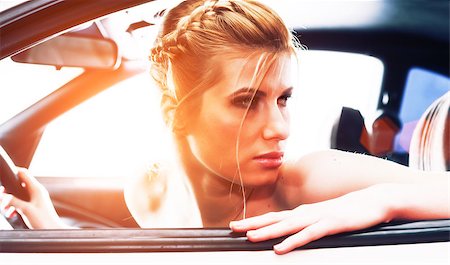 photoff (artist) - Young Woman Sat In The Drivers Seat of Her Car Foto de stock - Super Valor sin royalties y Suscripción, Código: 400-06737400