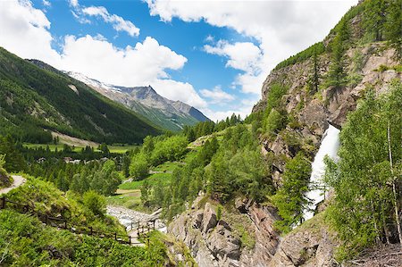 Mountain valley in Gran Paradiso National Park, Italy Foto de stock - Super Valor sin royalties y Suscripción, Código: 400-06737533