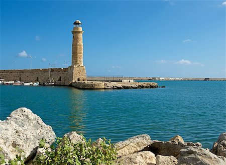 rethymno - The ancient town of Rethymnon lighthouse for many years is on the beach. He is one of the historical monuments of the city. Photographie de stock - Aubaine LD & Abonnement, Code: 400-06737758