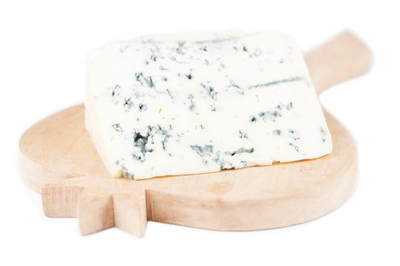simsearch:400-06741554,k - Blue cheese on cutting board isolated on white background Foto de stock - Royalty-Free Super Valor e Assinatura, Número: 400-06738627