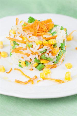 simsearch:400-04475212,k - Vegetarian risotto with carrot, sweet corn and green beans Stockbilder - Microstock & Abonnement, Bildnummer: 400-06738638