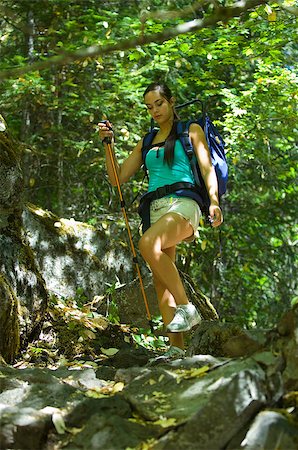 simsearch:400-03965342,k - Young woman hiking in summer near Rogue River Foto de stock - Royalty-Free Super Valor e Assinatura, Número: 400-06739822
