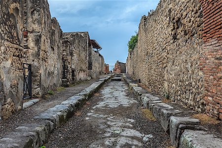 simsearch:400-07308550,k - Paved street at the ancient Roman city of Pompeii, which was destroyed and buried during the eruption of Mount Vesuvius in 79 AD Photographie de stock - Aubaine LD & Abonnement, Code: 400-06744152