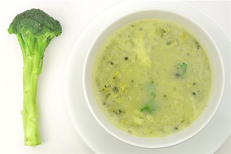 simsearch:400-07298426,k - Broccoli soup on bowl over a blurry background Stock Photo - Budget Royalty-Free & Subscription, Code: 400-06745289