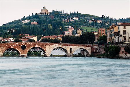 simsearch:400-05919541,k - View of Adige River and Saint Peter Bridge in Verona, Veneto, Italy Foto de stock - Super Valor sin royalties y Suscripción, Código: 400-06745315